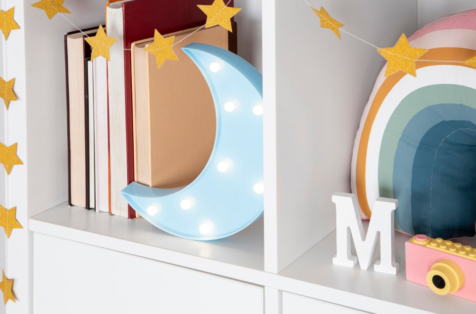 Lampka nocna dla dzieci – niezbędny element w pokoju malucha